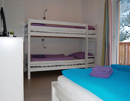 schlafzimmer ferienwohnung am arlberg alpen chalet stockbett