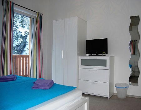 schlafzimmer alpen chalet ferienwohnung am Arlberg