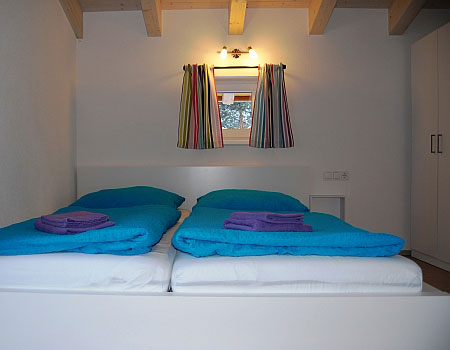schlafzimmer ferienwohnung am arlberg alpen chalet